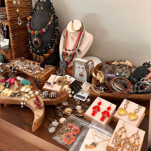 Unlisted Jewelry Item - Picture 2 of 5